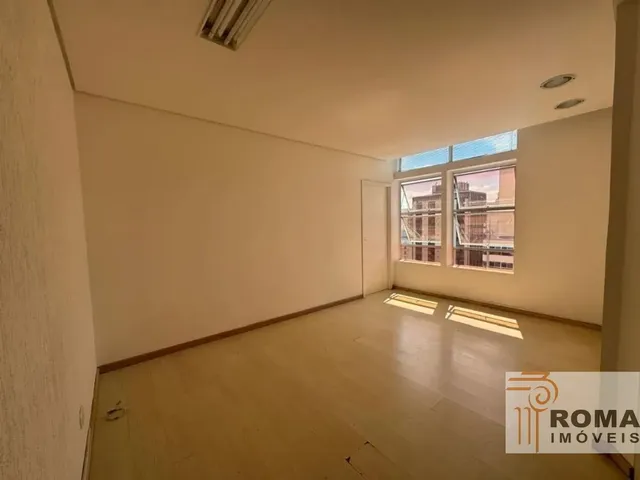 Apartamento 2 quartos e 1 banheiro, para alugar, no bairro Centro em Curitiba