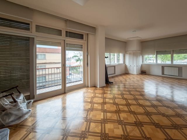 Apartamento com 440m² 3 quartos e 5 banheiros, à venda ou para alugar, no bairro Centro em Pelotas