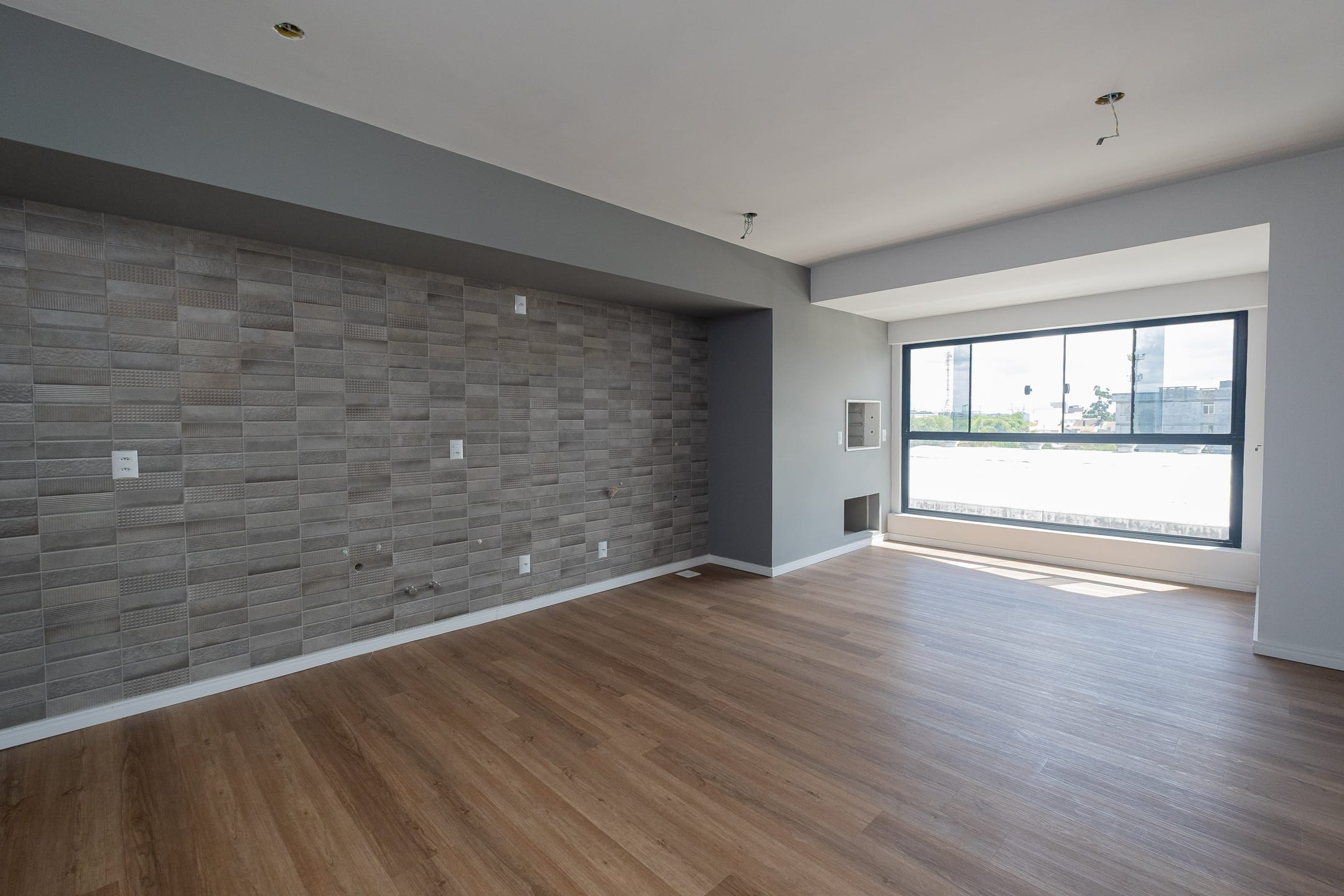 Apartamento de 3 Dormitórios para Locação no Centro de Pelotas RS com Ambientes Amplos, Boa Iluminação Natural e Fácil Acesso a Comércio e Serviços
