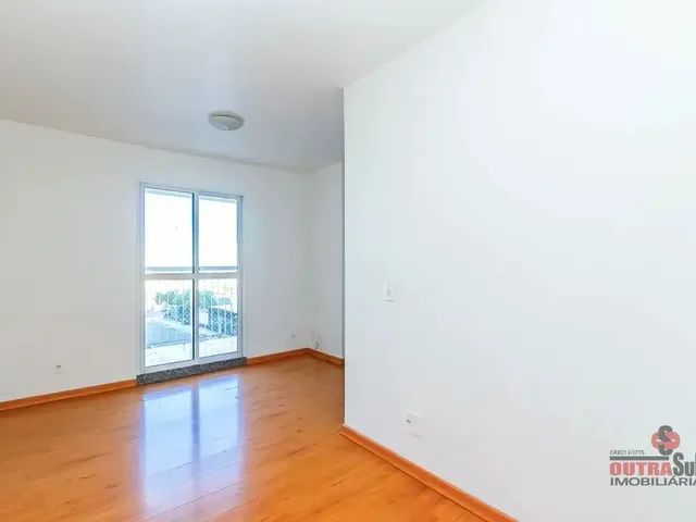 Apartamento 2 quartos e 2 banheiros, para alugar, no bairro Xaxim em Curitiba