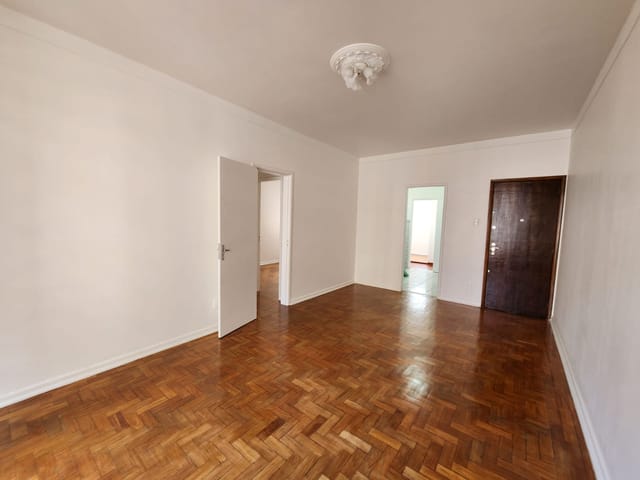 Apartamento 2 quartos e 1 banheiro, para alugar, no bairro Centro em Petrópolis