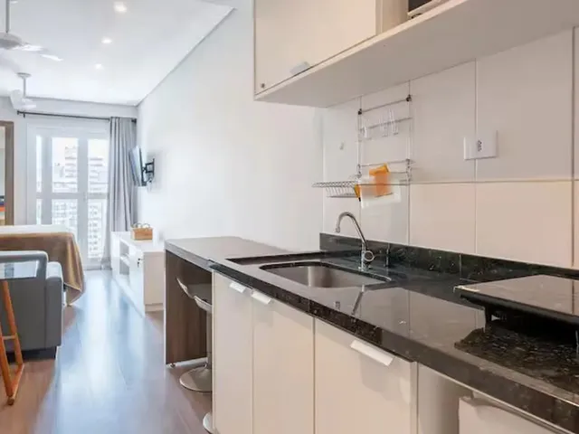 Apartamento 1 quarto e 1 banheiro, para alugar, no bairro Centro em Curitiba