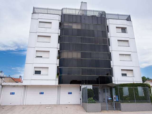 Foto do Apartamento - Apartamento semi-mobiliado à venda no Edifício Maria Herminia, Centro, Pelotas, RS, com 161 m², 2 dormitórios, 1 suíte, 3 salas e 1 vaga de garagem | UP Imóveis