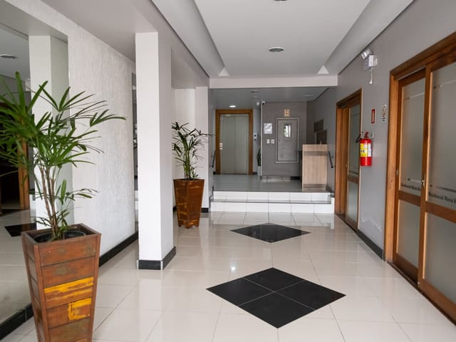 Foto do Apartamento - Apartamento semi-mobiliado à venda no Edifício Maria Herminia, Centro, Pelotas, RS, com 161 m², 2 dormitórios, 1 suíte, 3 salas e 1 vaga de garagem | UP Imóveis