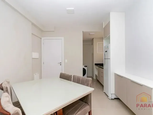Apartamento 1 quarto e 1 banheiro, para alugar, no bairro Centro em Curitiba