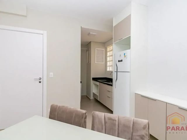 Apartamento 1 quarto e 1 banheiro, para alugar, no bairro Centro em Curitiba