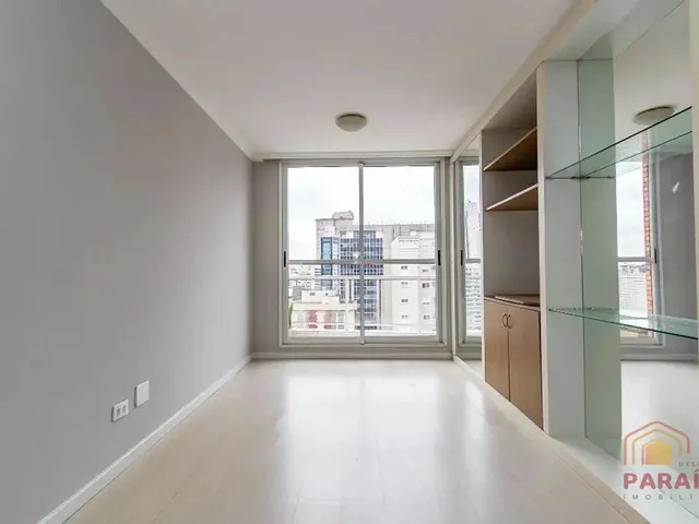Apartamento 1 quarto e 1 banheiro, para alugar, no bairro Batel em Curitiba