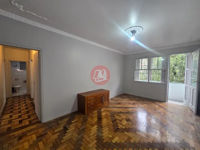 Apartamento com 112m² 3 quartos e 1 banheiro, à venda ou para alugar, no bairro Santana em Porto Alegre