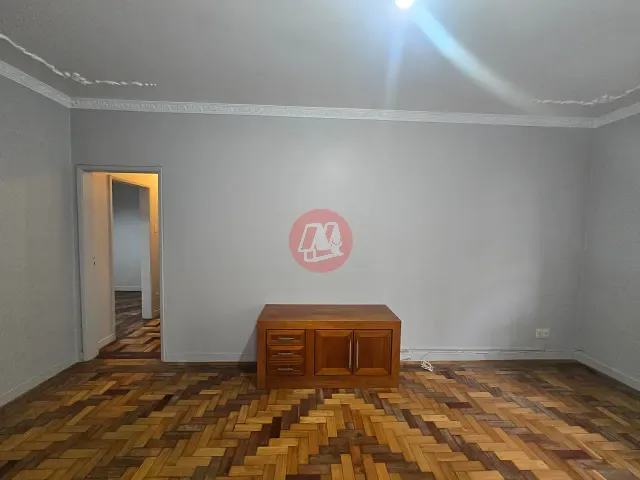 Apartamento com 112m² 3 quartos e 1 banheiro, à venda ou para alugar, no bairro Santana em Porto Alegre