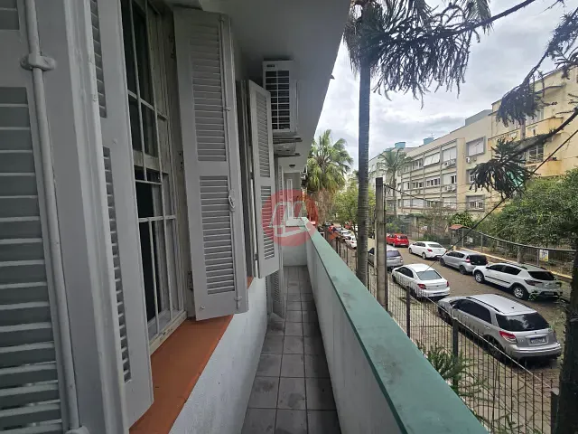 Apartamento com 112m² 3 quartos e 1 banheiro, à venda ou para alugar, no bairro Santana em Porto Alegre