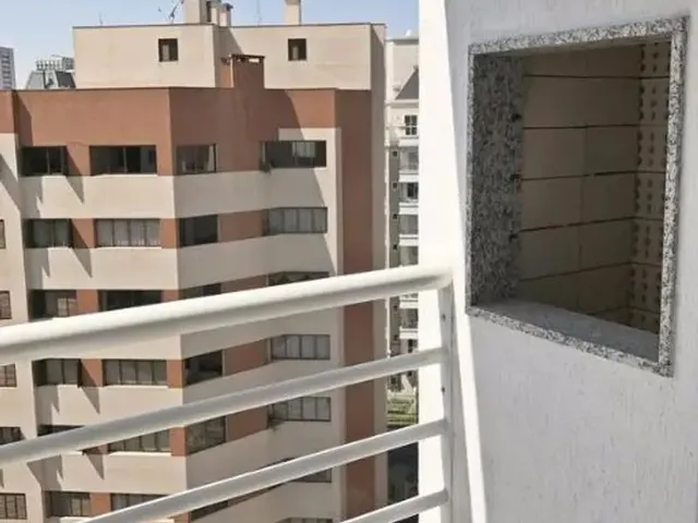 Apartamento 2 quartos e 1 banheiro, para alugar, no bairro Centro em Curitiba