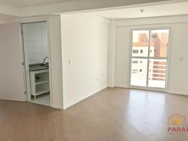 Apartamento 2 quartos e 1 banheiro, para alugar, no bairro Centro em Curitiba