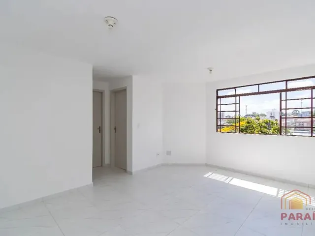 Apartamento 2 quartos e 1 banheiro, para alugar, no bairro Tingui em Curitiba