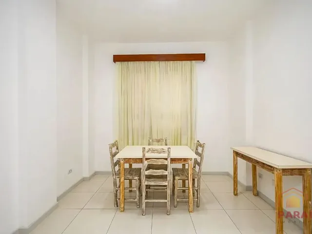 Apartamento 1 quarto e 1 banheiro, para alugar, no bairro Centro em Curitiba