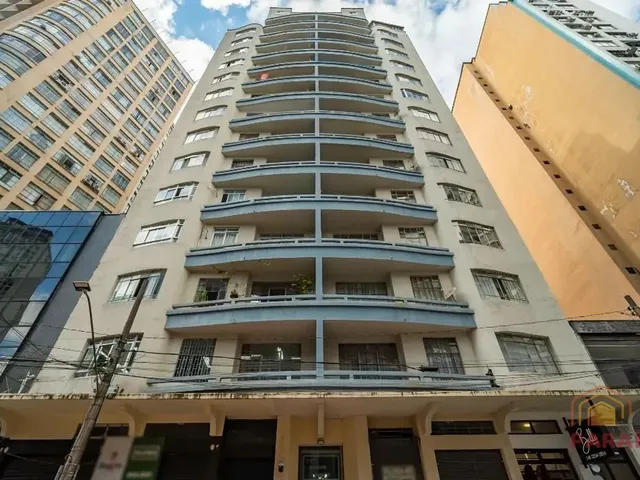 Apartamento 2 quartos e 1 banheiro, para alugar, no bairro Centro em Curitiba