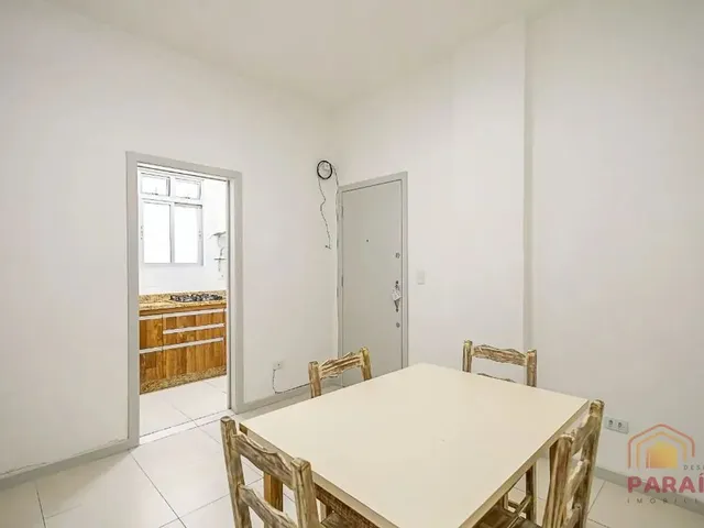 Apartamento 1 quarto e 1 banheiro, para alugar, no bairro Centro em Curitiba