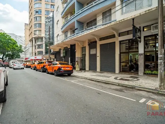 Apartamento 2 quartos e 1 banheiro, para alugar, no bairro Centro em Curitiba