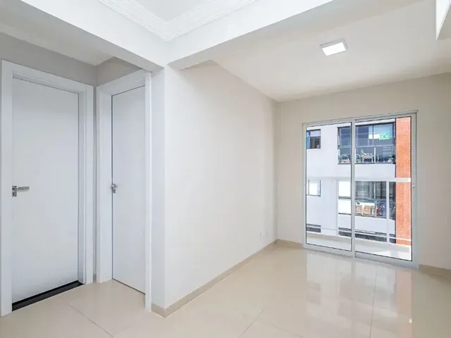 Apartamento 1 quarto e 1 banheiro, para alugar, no bairro Cristo Rei em Curitiba