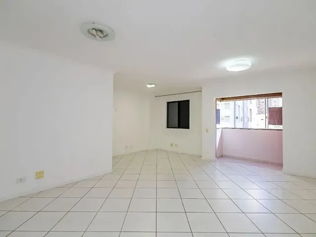 Apartamento 2 quartos e 2 banheiros, à venda, no bairro Champagnat em Curitiba