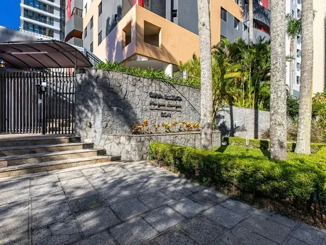 Apartamento 2 quartos e 2 banheiros, à venda, no bairro Champagnat em Curitiba