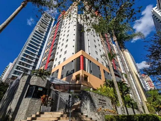 Apartamento 2 quartos e 2 banheiros, à venda, no bairro Champagnat em Curitiba