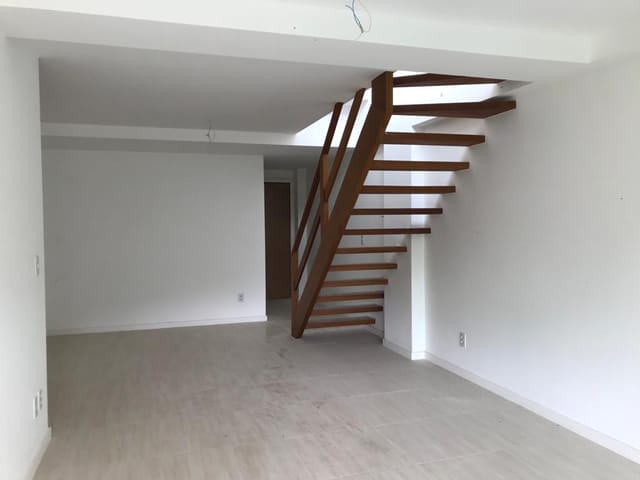 Apartamento 3 quartos e 2 banheiros, à venda, no bairro Corrêas em Petrópolis