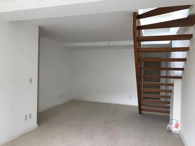 Apartamento 3 quartos e 2 banheiros, à venda, no bairro Corrêas em Petrópolis
