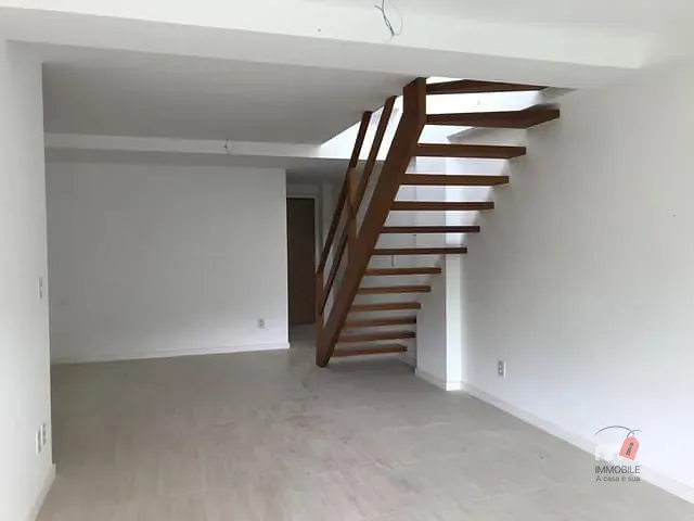 Apartamento 3 quartos e 2 banheiros, à venda, no bairro Corrêas em Petrópolis