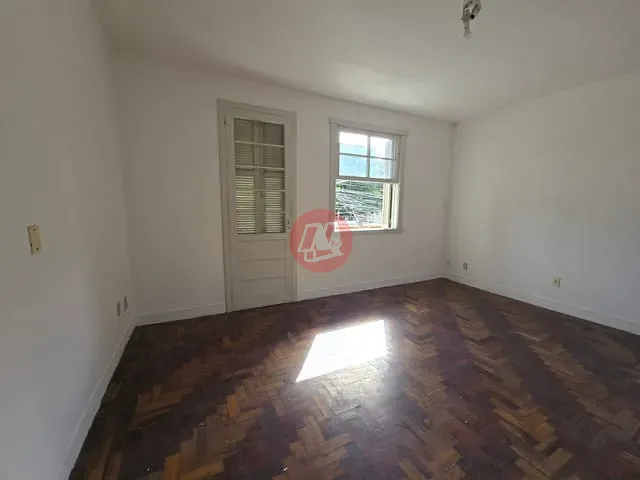 Apartamento com 130m² 3 quartos e 1 banheiro, para alugar, no bairro Rio Branco em Porto Alegre