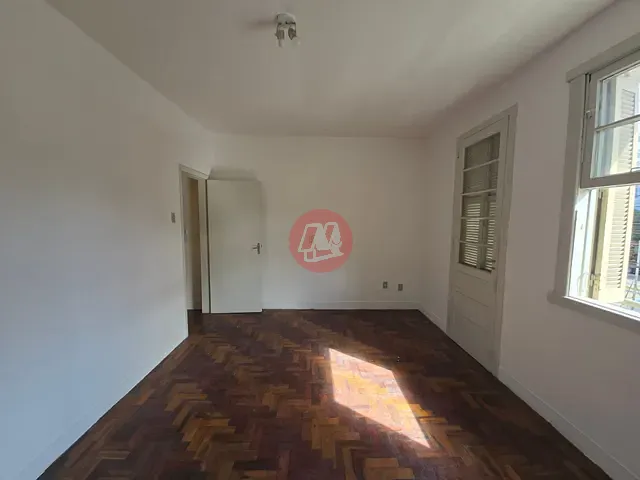 Apartamento com 130m² 3 quartos e 1 banheiro, para alugar, no bairro Rio Branco em Porto Alegre