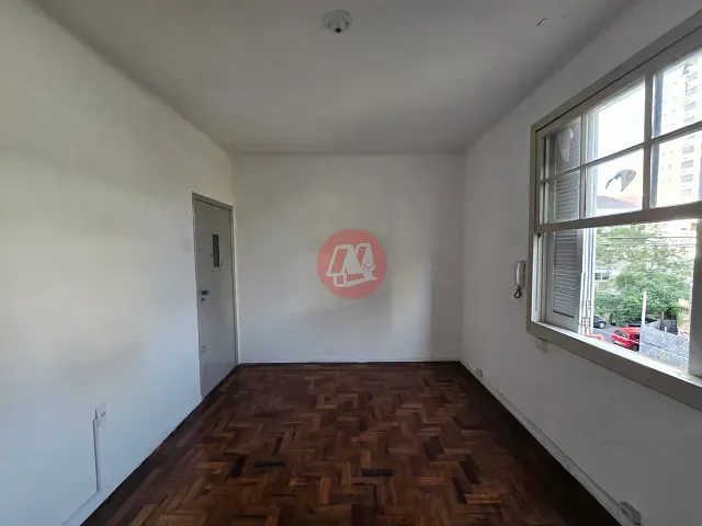 Apartamento com 80m² 2 quartos e 1 banheiro, para alugar, no bairro Menino Deus em Porto Alegre