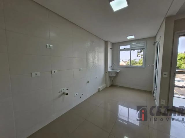 Apartamento 3 quartos e 2 banheiros, para alugar, no bairro Uberaba em Curitiba