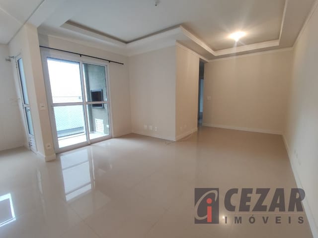 Apartamento 3 quartos e 2 banheiros, à venda ou para alugar, no bairro Uberaba em Curitiba