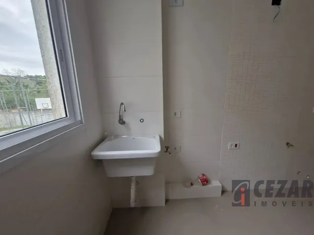 Apartamento 3 quartos e 2 banheiros, para alugar, no bairro Uberaba em Curitiba