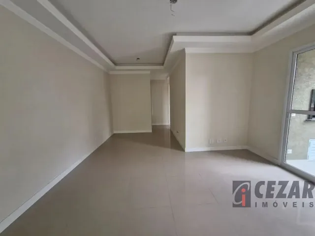 Apartamento 3 quartos e 2 banheiros, para alugar, no bairro Uberaba em Curitiba