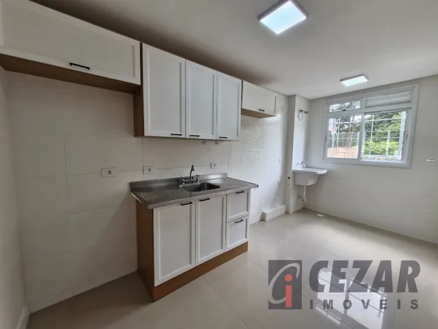 Apartamento 2 quartos e 2 banheiros, para alugar, no bairro Uberaba em Curitiba