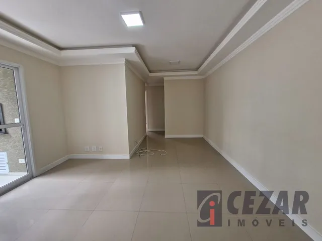 Apartamento 2 quartos e 2 banheiros, para alugar, no bairro Uberaba em Curitiba