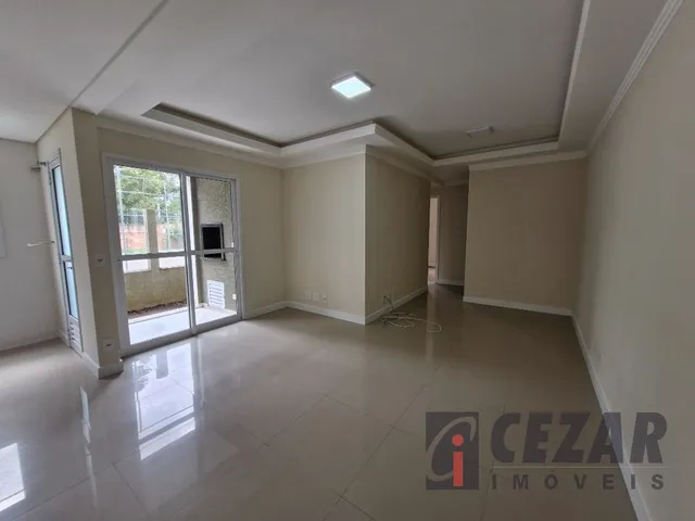 Apartamento 2 quartos e 2 banheiros, para alugar, no bairro Uberaba em Curitiba