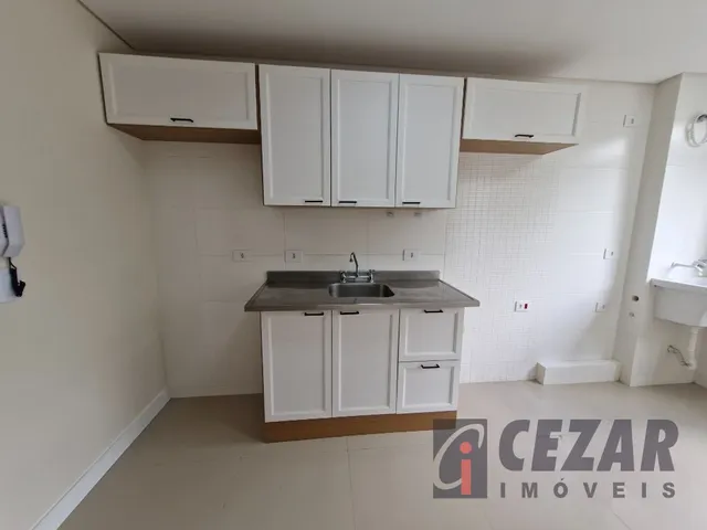 Apartamento 2 quartos e 2 banheiros, para alugar, no bairro Uberaba em Curitiba
