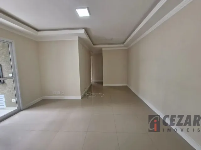 Apartamento 2 quartos e 2 banheiros, para alugar, no bairro Uberaba em Curitiba