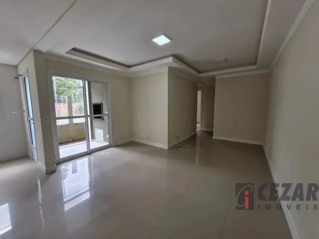 Apartamento 2 quartos e 2 banheiros, para alugar, no bairro Uberaba em Curitiba