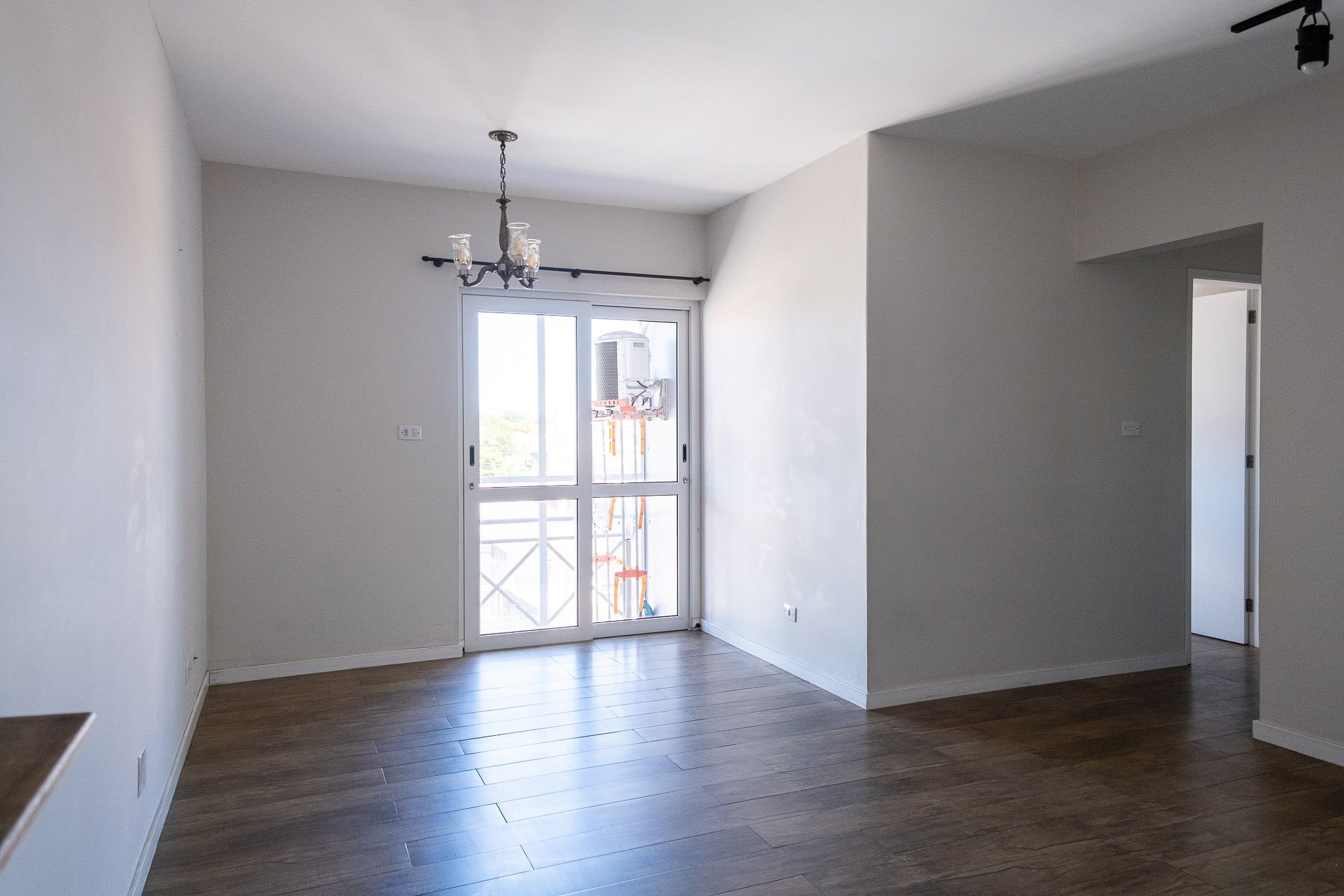 Apartamento à venda no Caminho do Sol, Areal: 56 m², 3 quartos (sendo 1 suíte), sacada, excelente posição solar e 1 vaga.
