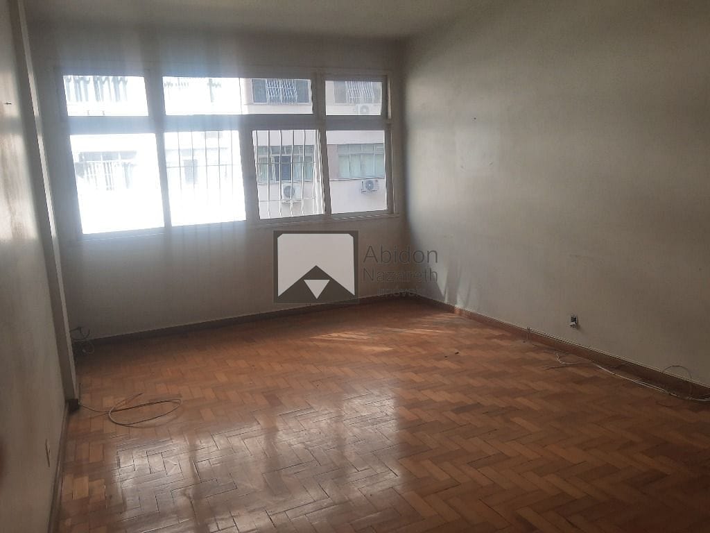 Apartamento à venda com 3 quartos, 110m² - Foto 2