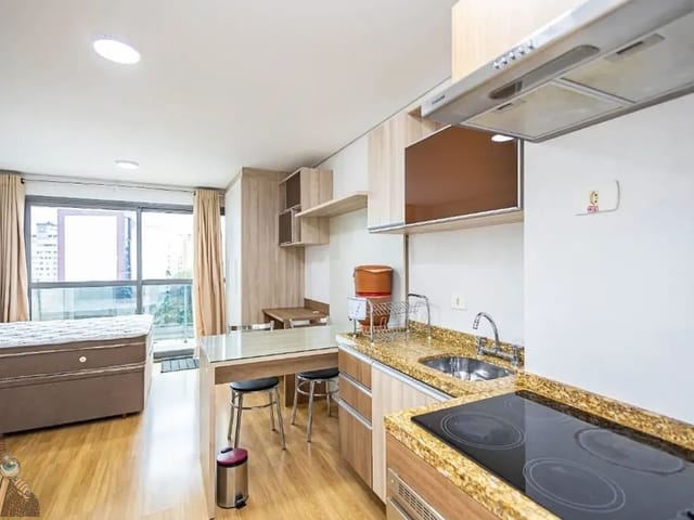 Apartamento 1 quarto e 1 banheiro, para alugar, no bairro Centro em Curitiba