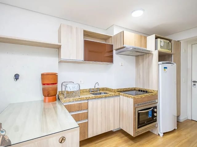 Apartamento 1 quarto e 1 banheiro, para alugar, no bairro Centro em Curitiba