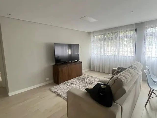 Apartamento 3 quartos e 2 banheiros, para alugar, no bairro Água Verde em Curitiba