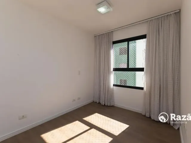 Apartamento 2 quartos e 1 banheiro, para alugar, no bairro Centro em Curitiba
