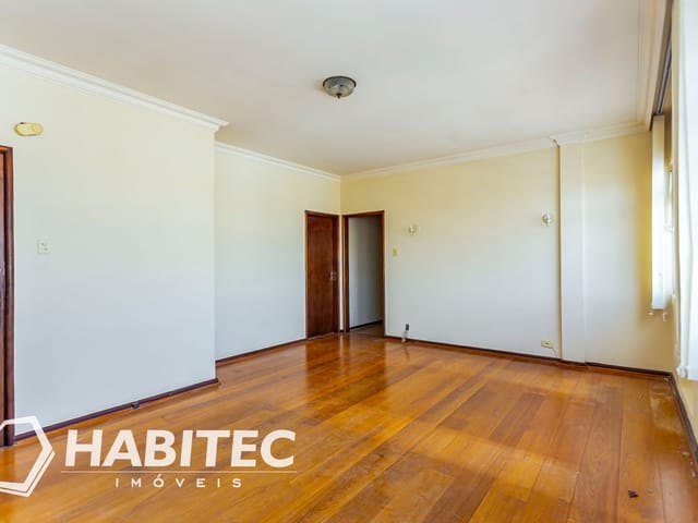 Apartamento 3 quartos e 2 banheiros, para alugar, no bairro Centro em Curitiba