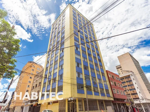 Apartamento 3 quartos e 2 banheiros, para alugar, no bairro Centro em Curitiba