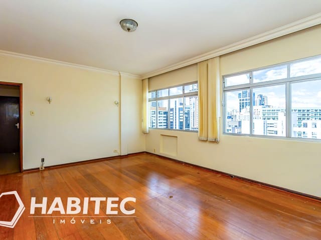 Apartamento 3 quartos e 2 banheiros, para alugar, no bairro Centro em Curitiba